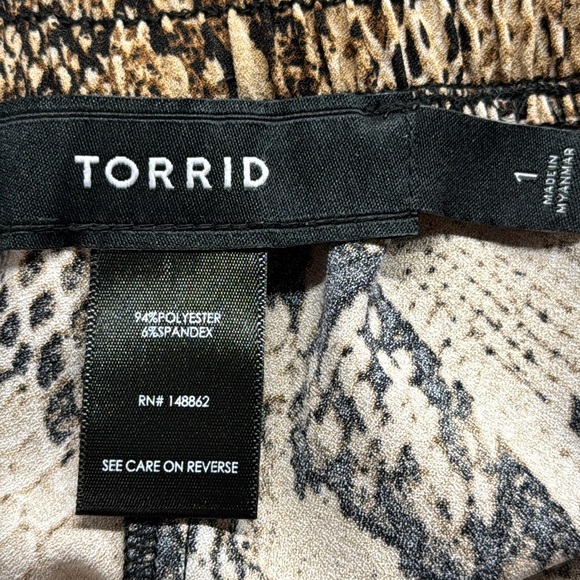 Torrid Animal Snakeskin Print Pull-On Taper Stretch Crepe High-Rise Pants 1X - Picture 9 of 13